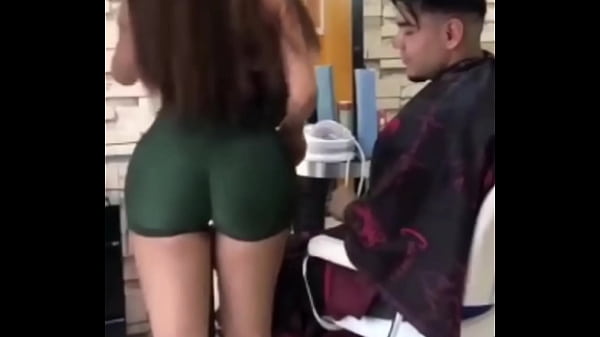 ESTAR CON UN PENE DENTRO DE MI ES UNA DE LAS COSAS QUE MAS ME GUSTAN Y MAS CUANDO ES MI BARBERIA PORQUE ESO LE AGREGA LO RICO A LA FANTASIA POR LO QUE SIEMPRE REPITO HASTA QUE ME RELLENAN DE SEMEN
